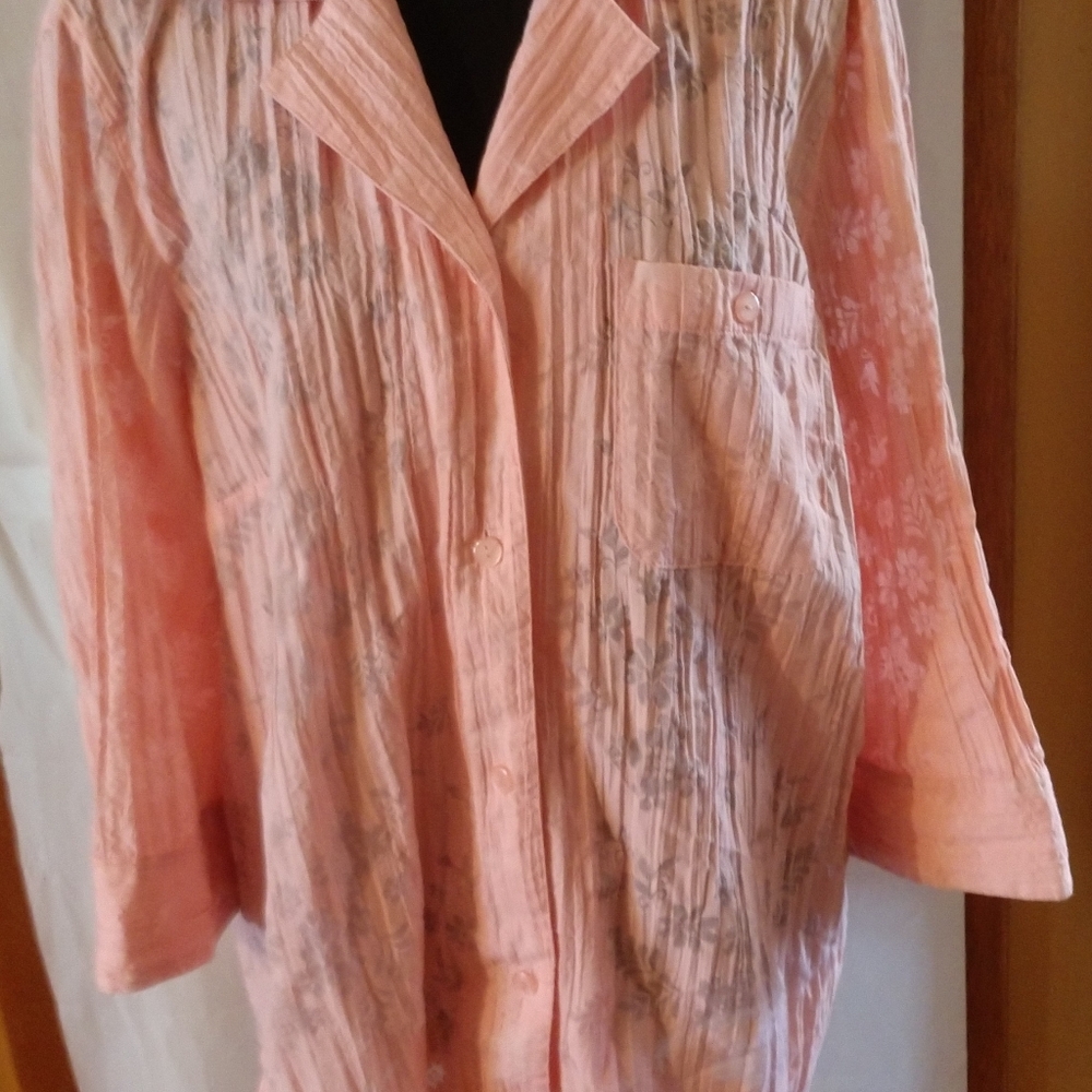 Women's Napa Valley Blouse Sz 1X, Coral color with burnouts of flowers